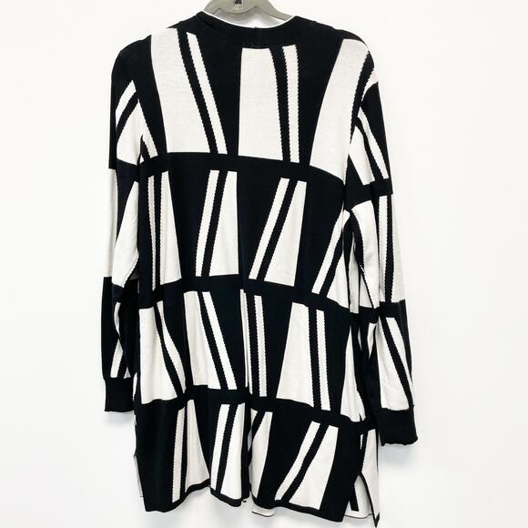 Chico's Women 2 Black White Print Single Button Classic Fit Lightweight Cardigan - Picture 5 of 5